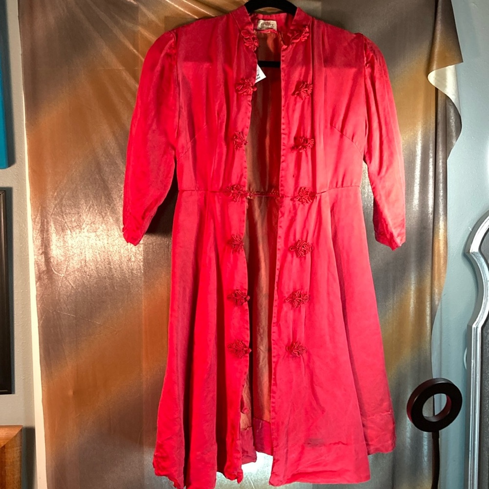 Vintage red satin Hong Kong made swing coat 3/4 sleeves. 32” chest 352